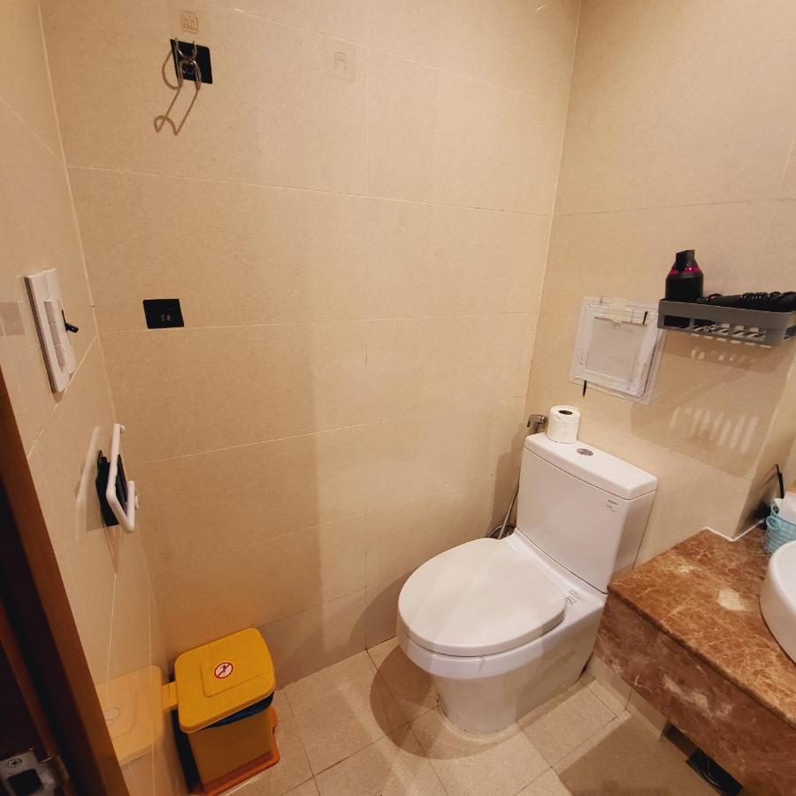 Апартаменти Austin Sky Center Cbd- Near International Airport Хошимін Екстер'єр фото